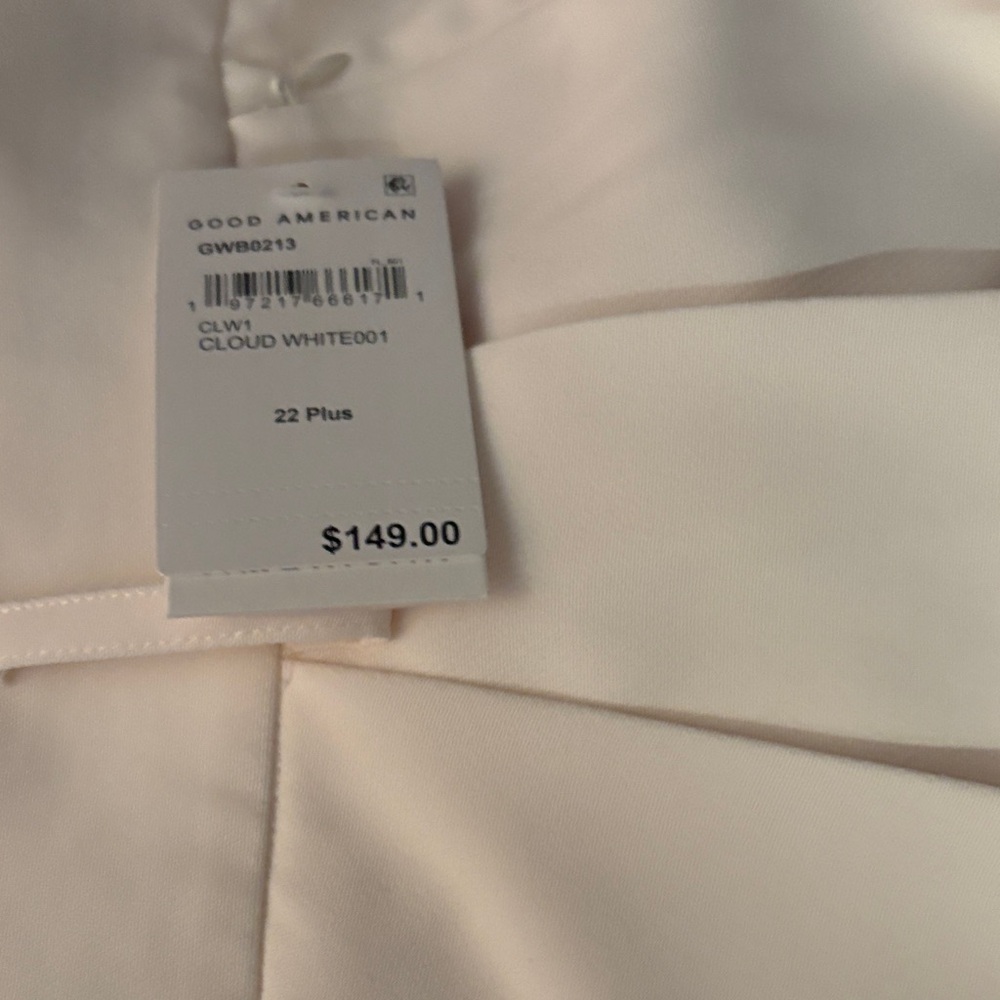 Good American Women's Ivory Suiting Shorts - Picture 3 of 3